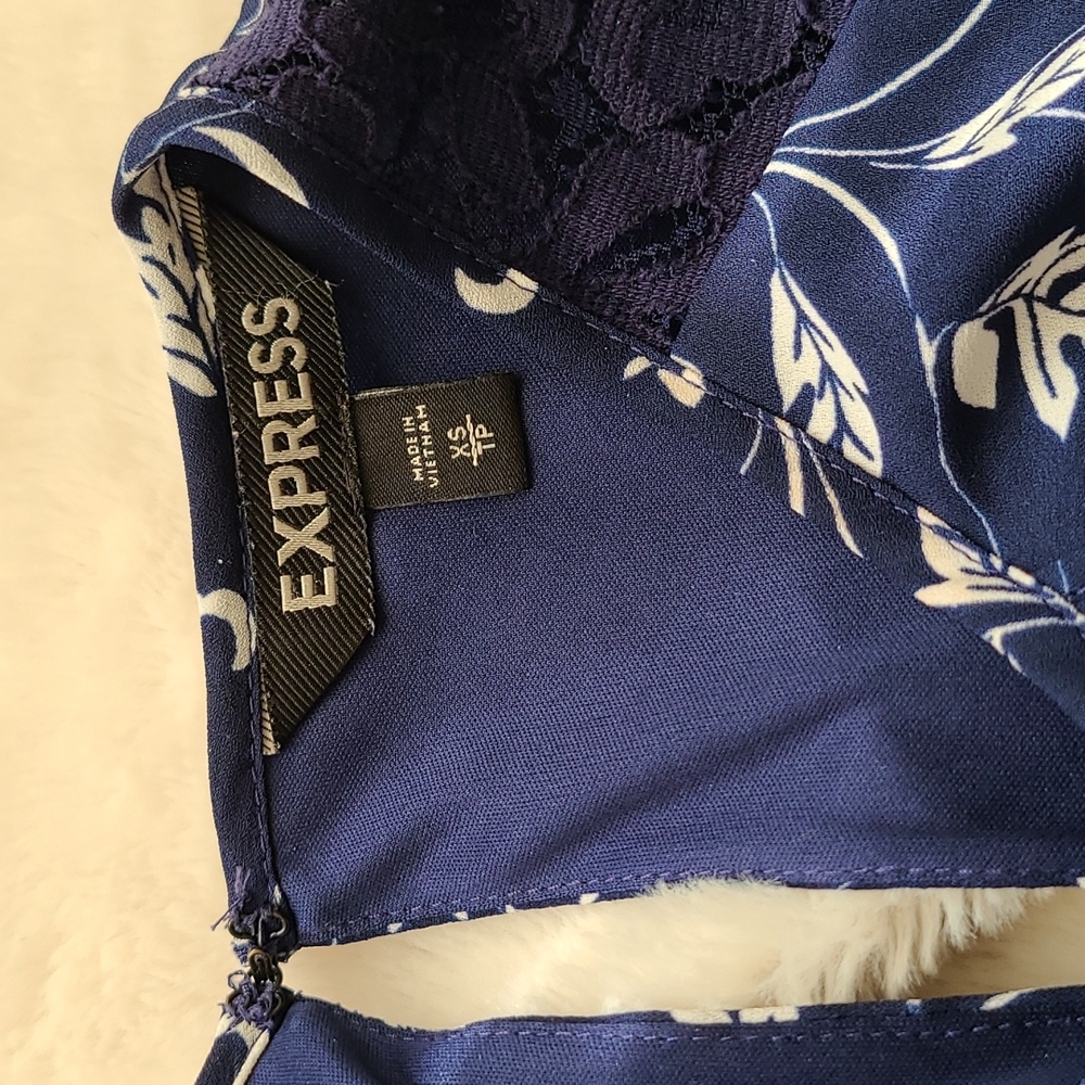 Express Blue and White Floral Long Sleeve Dress - Picture 6 of 8